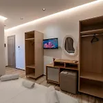 Hotel Rest Hour