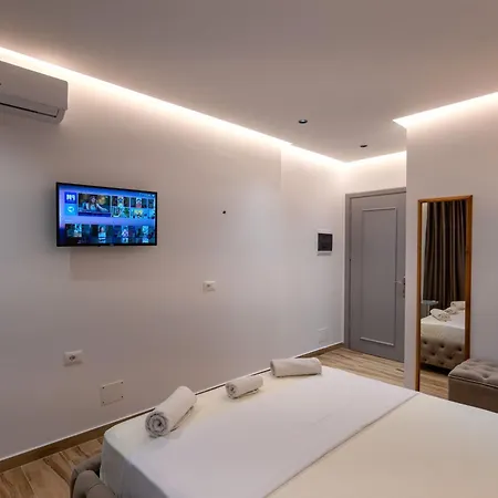 Hotel Rest Hour