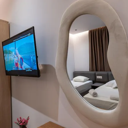 Rest Hour Hotel Ksamil