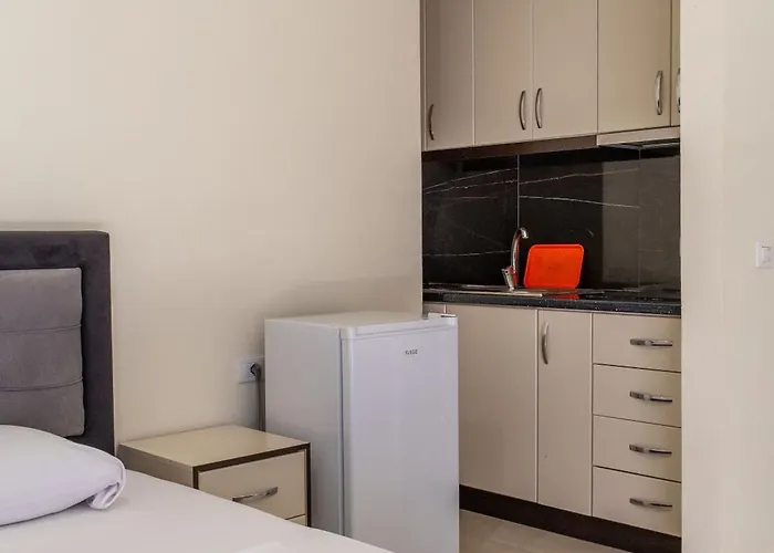 Rest Hour 卡萨米尔