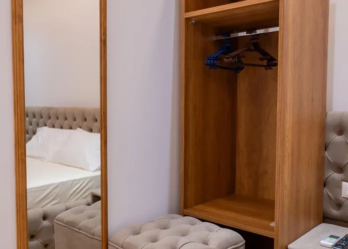 Rest Hour 卡萨米尔