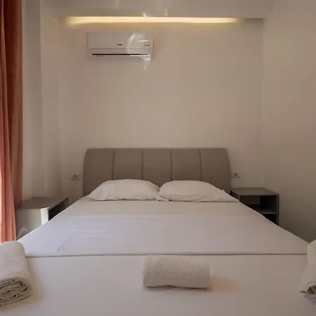 Hotel Rest Hour